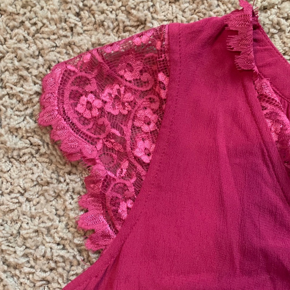 Scallop Sleeve Top π - Picture 2 of 6